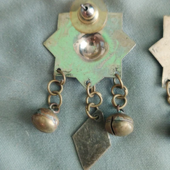 Vintage Gold Metal Earrings - Picture 2 of 3